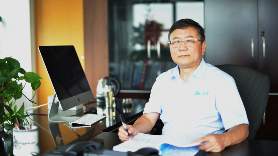 楊安民從業(yè)卅五周年系列報道--“三十五年磨一劍，山更美，業(yè)更精”專訪