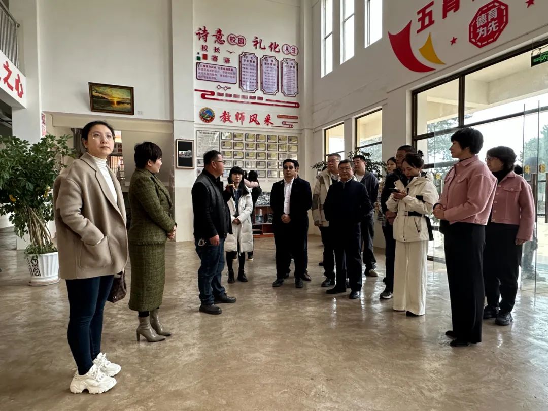 【用心呵護(hù)幼苗】楊安民董事長走進(jìn)中國砂石協(xié)會希望小學(xué) 以實際行動踐行企業(yè)社會責(zé)任