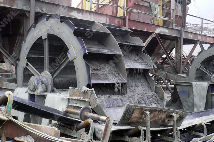 大型骨料生產(chǎn)線，為什么都選擇輪式洗砂機(jī)