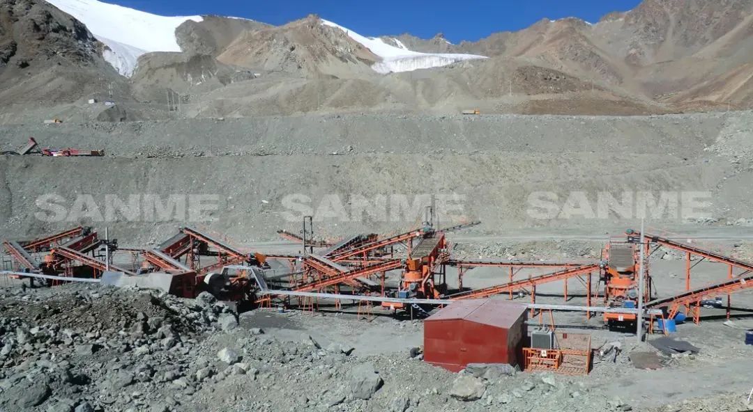 時(shí)產(chǎn)值近600萬！山美移動(dòng)式破碎篩分一體站助力江蘇高碳鉻鐵礦破碎項(xiàng)目建設(shè)