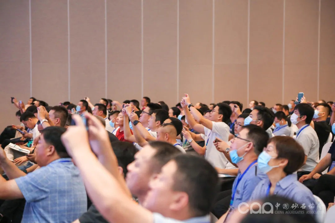 主旨報告 | 胡幼奕以國際化視角，提出固廢綜合利用和生態(tài)環(huán)境修復新思路