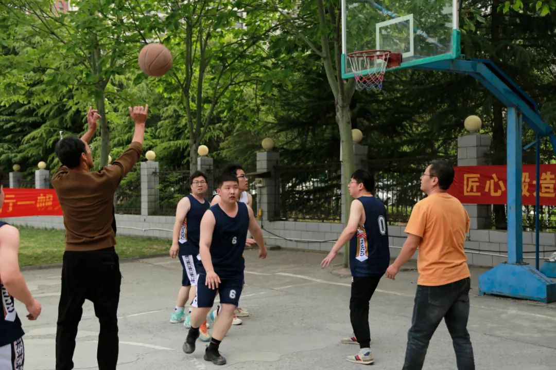 上海山美股份2025春季運(yùn)動(dòng)會(huì)火熱啟幕！拔河、籃球預(yù)賽燃情開戰(zhàn)
