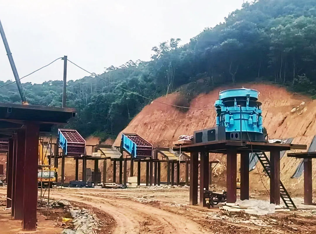 5臺(tái)花崗巖SMS5000大型多缸液壓圓錐破碎機(jī)服務(wù)于廣西時(shí)產(chǎn)1400噸花崗巖骨料項(xiàng)目