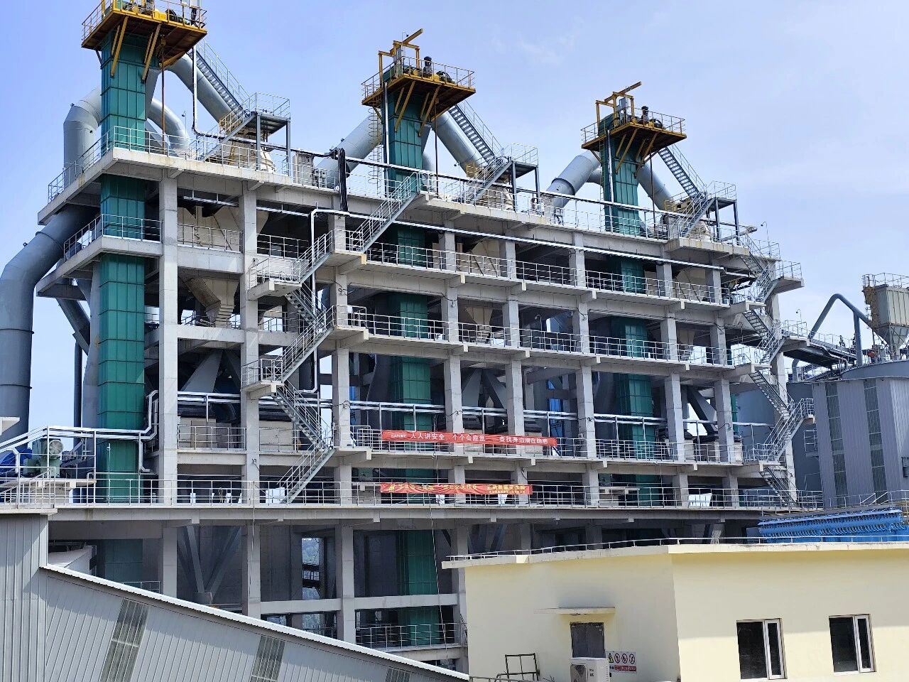 “整形”大師再出手！山美VC788立破助力東方希望三期打造精品骨料